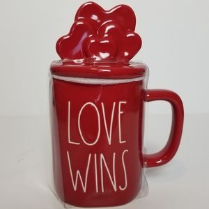 RAE DUNN VALENTINE'S DAY LOVE WINS MUG HEART LID NEW